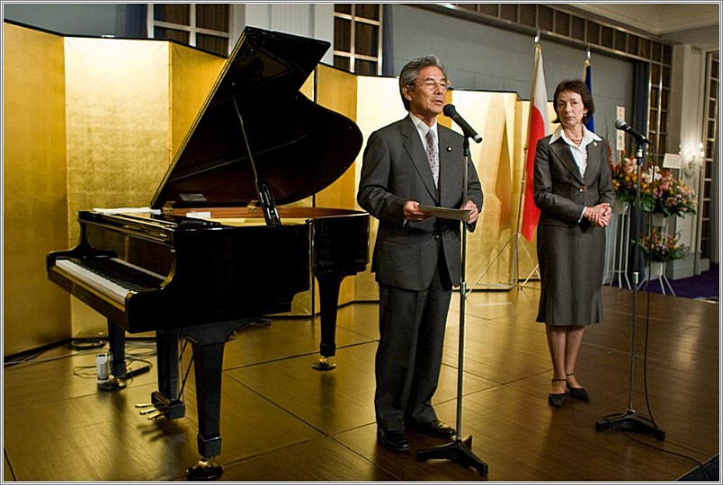 <b>Minister of Foreign Affairs<br />Hirofumi Nakasone welcoming<br />new Ambassador of Poland in Japan<br />Jadwiga Rodowicz<br />Tokyo, Japan</b><br />languages: Japanese, English, Polish