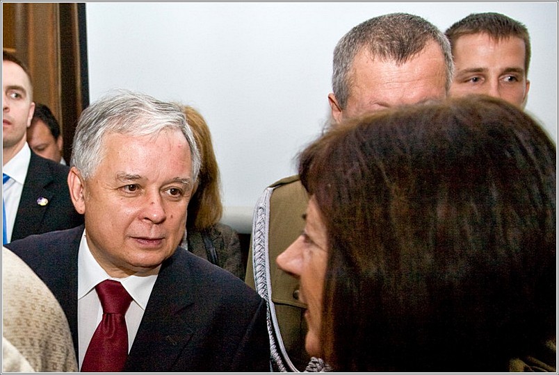 <b>President of Poland<br />Lech Kaczynski<br />official visit in Japan<br />Tokyo, Japan</b><br />languages: Japanese, English, Polish